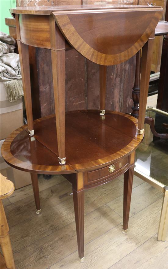 A pair of reproduction Pembroke tables W.62cm